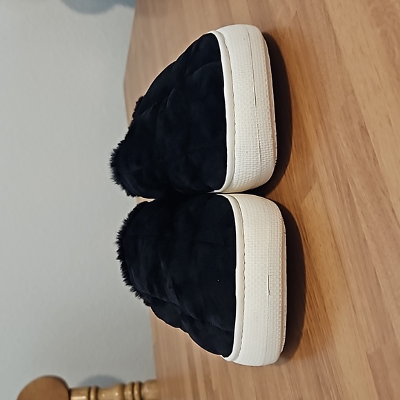 Slippers - Picture 9 of 11